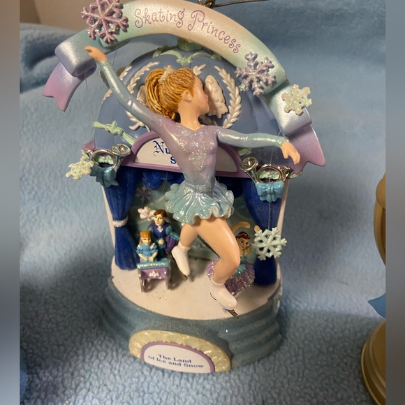 Ornamo rotating ornaments, Disney charcters collectable ornaments - Picture 4 of 10